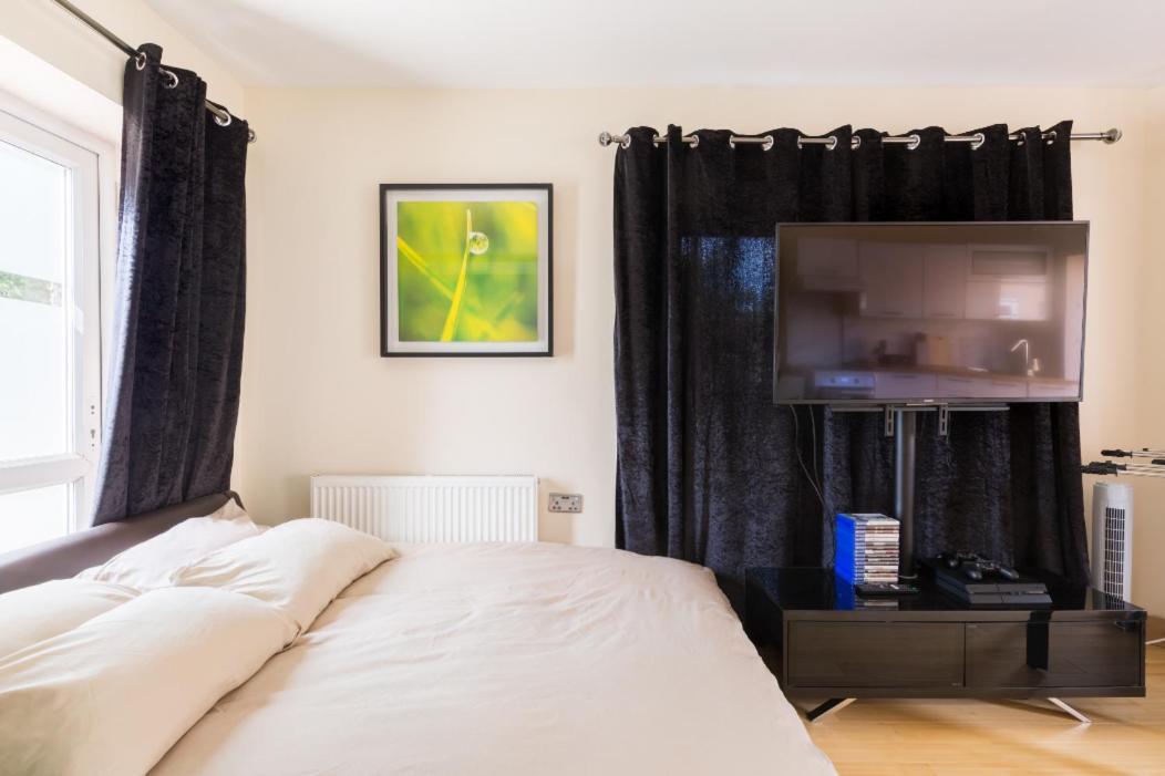 Umbrella Properties Private Apartment Бирмингем Экстерьер фото