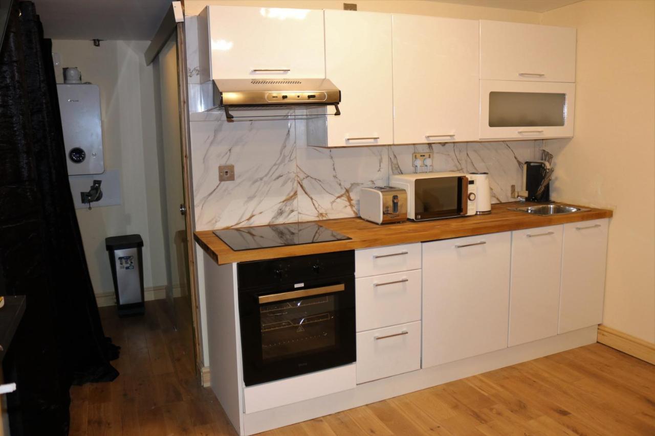 Umbrella Properties Private Apartment Бирмингем Экстерьер фото