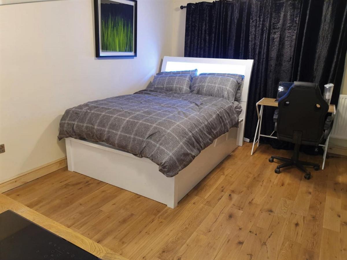 Umbrella Properties Private Apartment Бирмингем Экстерьер фото