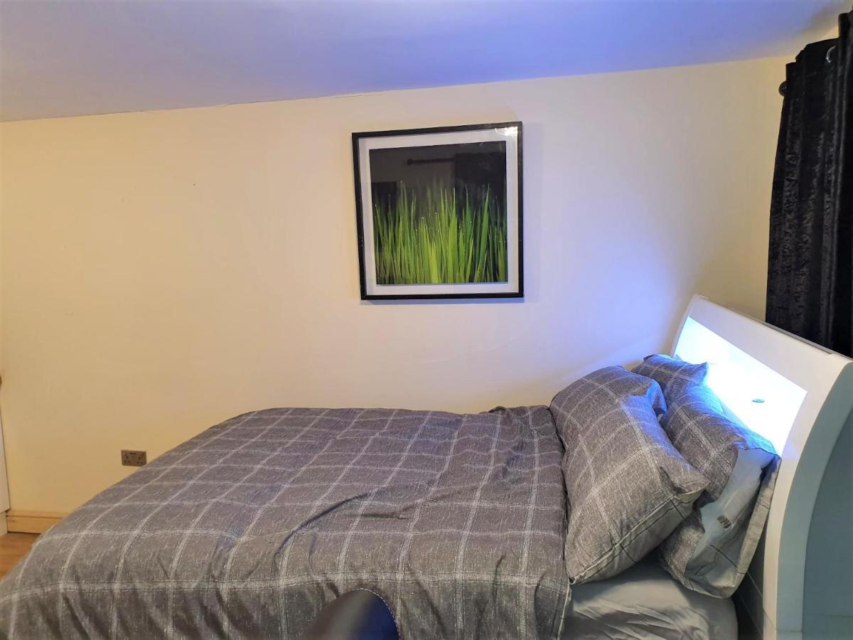 Umbrella Properties Private Apartment Бирмингем Экстерьер фото
