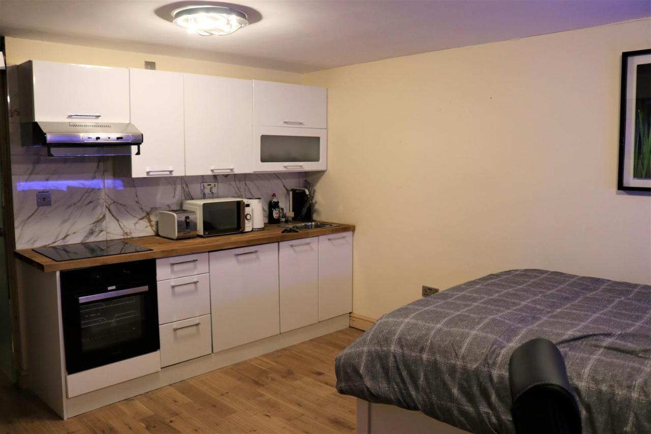 Umbrella Properties Private Apartment Бирмингем Экстерьер фото