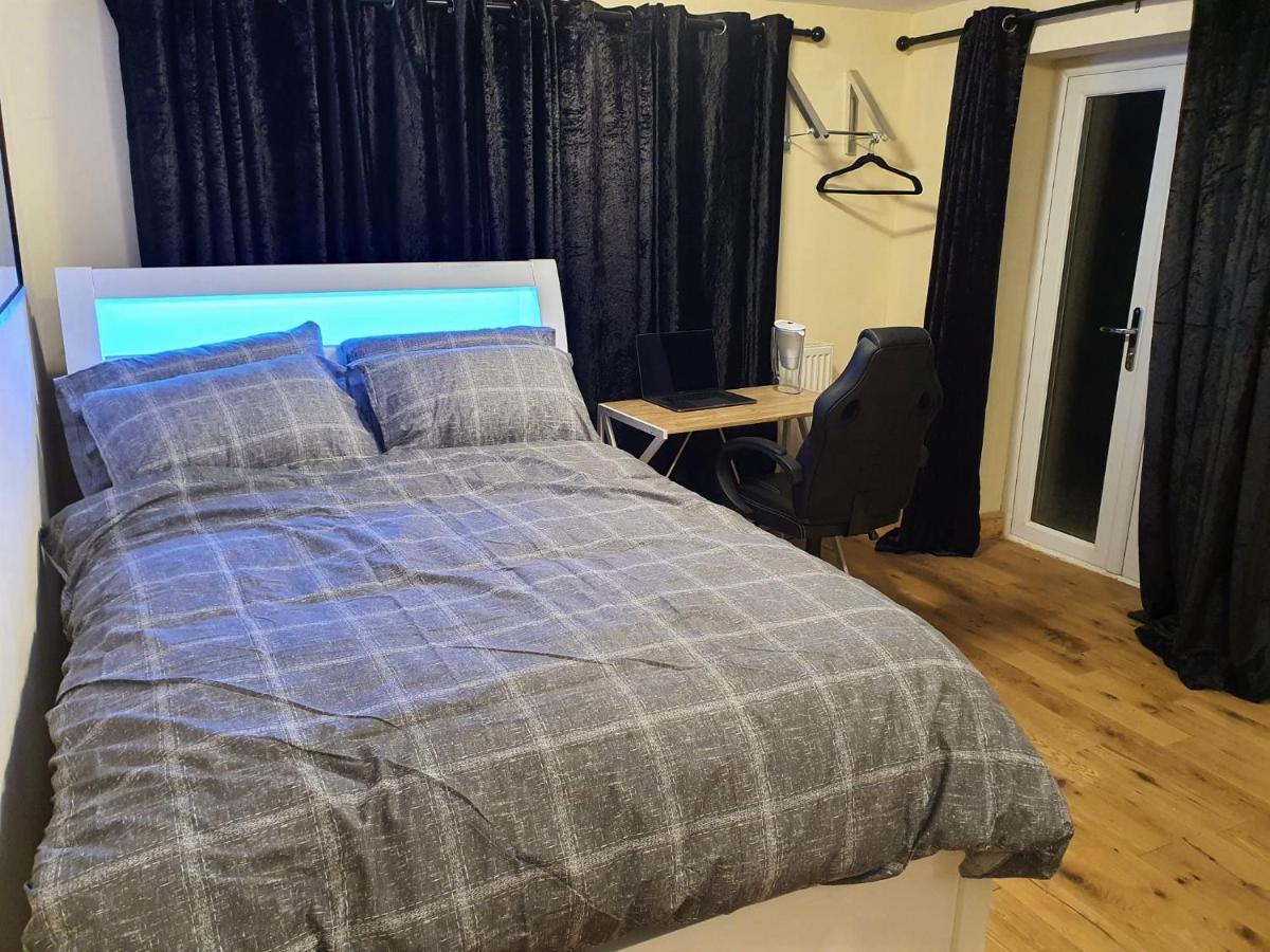 Umbrella Properties Private Apartment Бирмингем Экстерьер фото