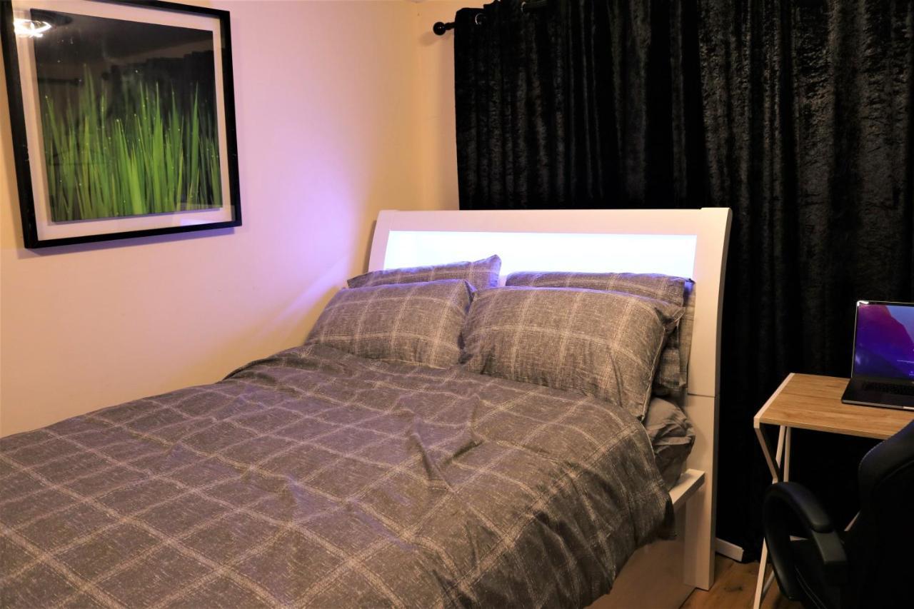 Umbrella Properties Private Apartment Бирмингем Экстерьер фото