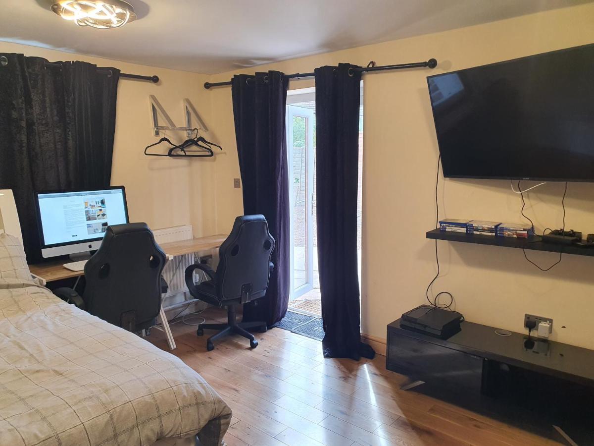 Umbrella Properties Private Apartment Бирмингем Экстерьер фото